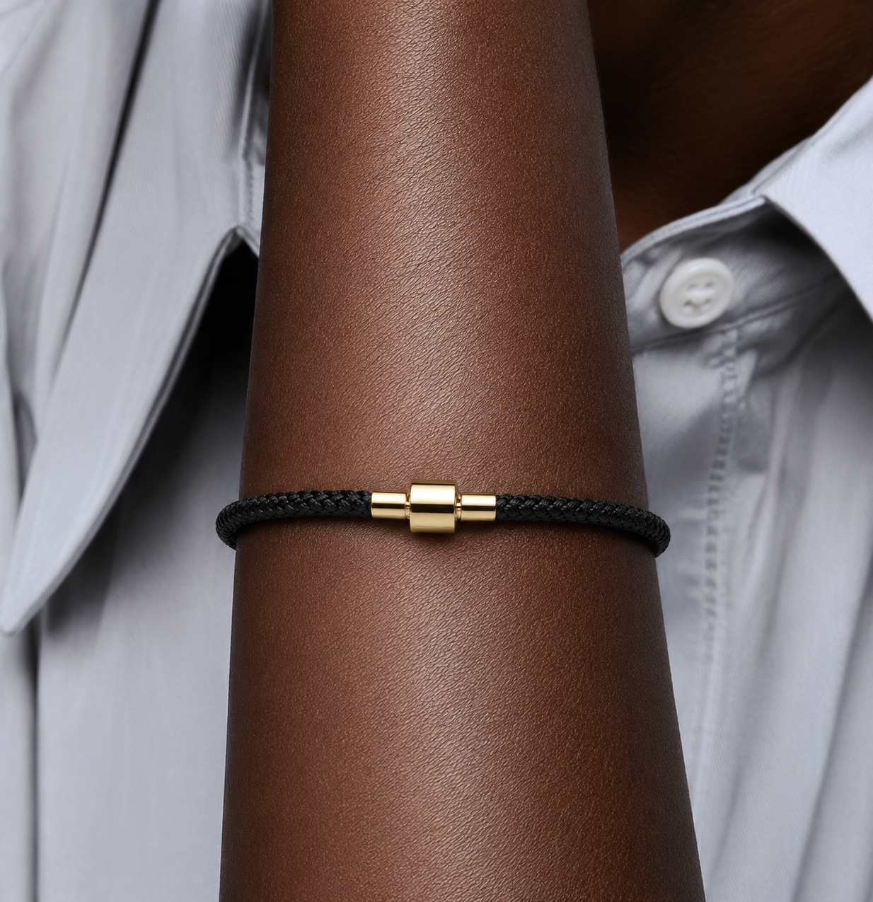 PULSERA PLATA DE LEY 925 cuerda negra y cierre barril bañado amarillo