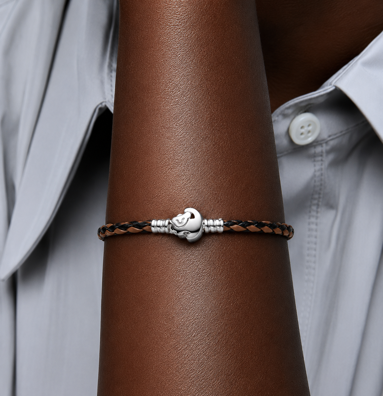 PULSERA PLATA DE LEY 925 de cuero dos tonos y cierre león